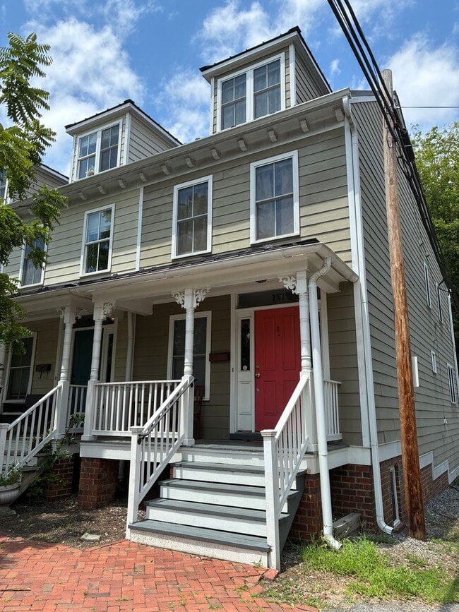 Building Photo - 5 Bedroom Home in VCU Area