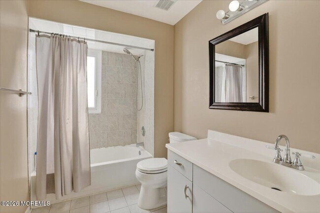 Building Photo - 57 Jamestown Dr