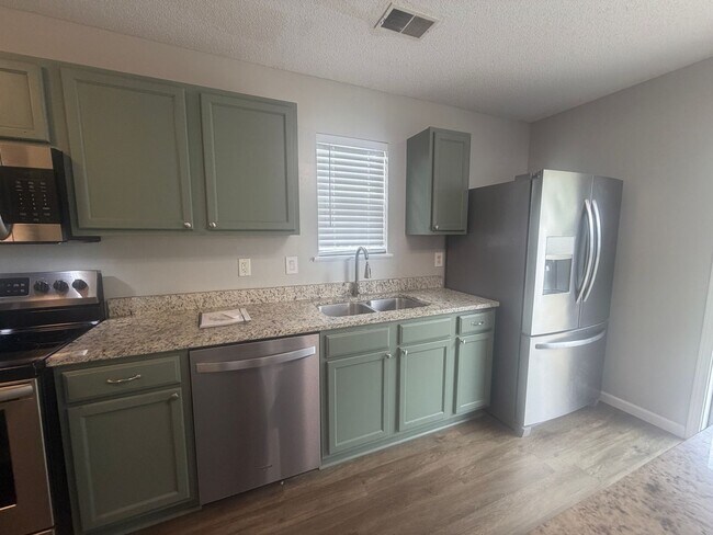 Building Photo - 1755 Polaris Dr