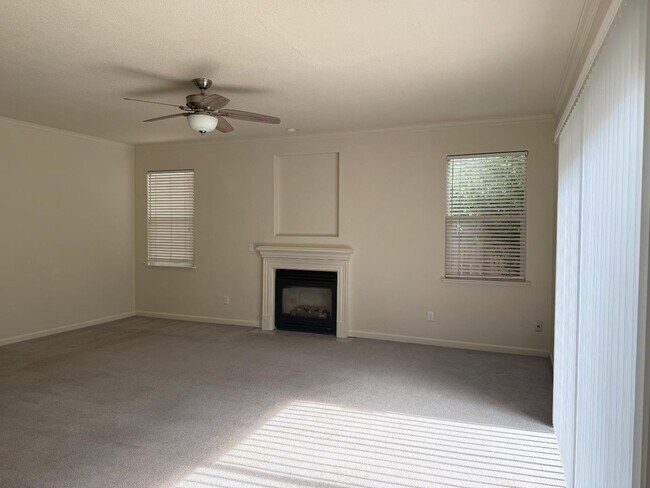 Building Photo - 2521 Marta Bella Way