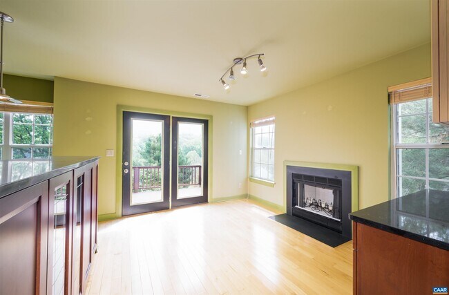 Building Photo - 1277 Maple View Dr