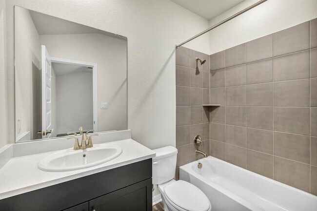 Building Photo - 102 Greenspire Ln