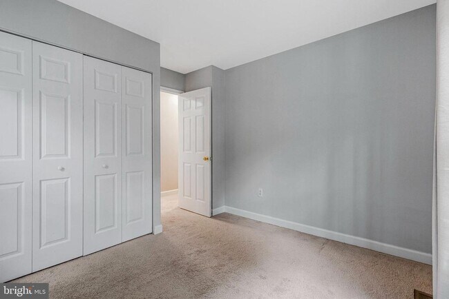 Building Photo - 6401 Old Scotts Ct