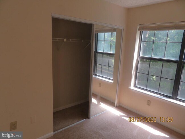 Building Photo - 1645 Carriage House Terrace