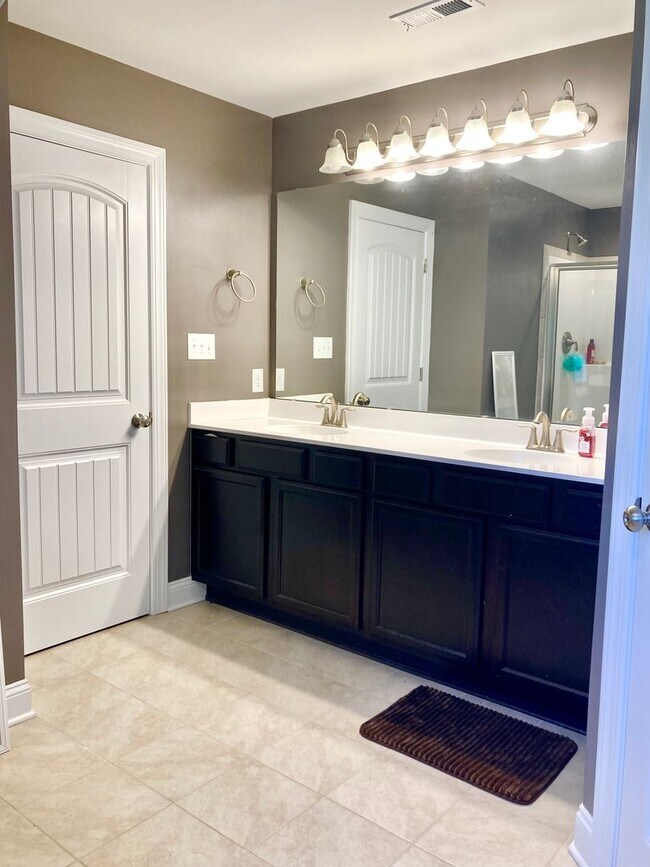 Building Photo - 4 Bedroom Sneads Ferry Home for Rent