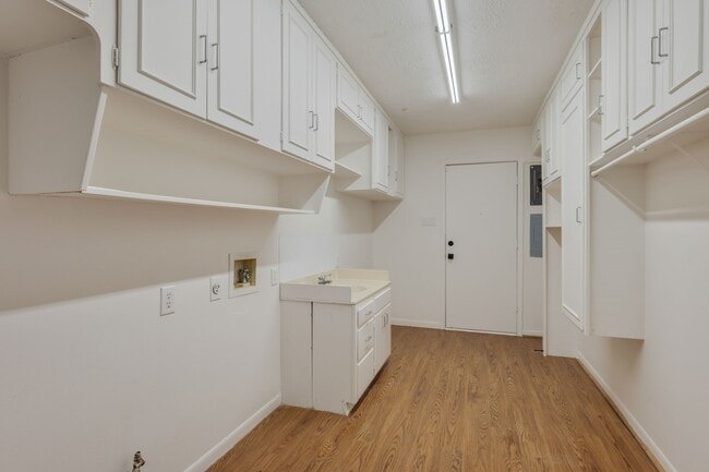 Building Photo - 3802 Sunnybrook Ln