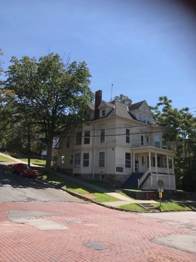 Building Photo - 119 Stewart Ave
