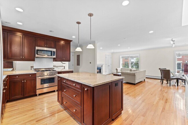 Building Photo - 326 Park Ave