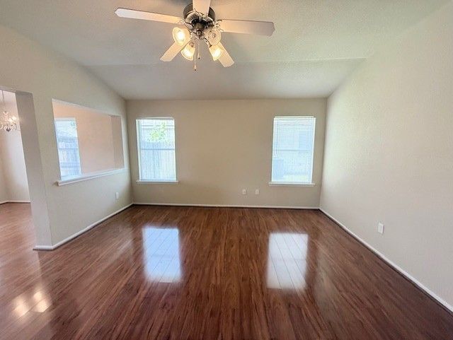 Building Photo - 914 Whitewing Ln