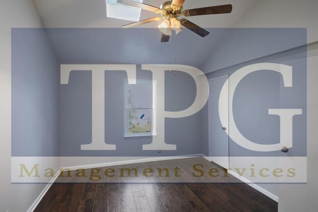 Building Photo - Newly Renovated, Pet Friendly Home in KCMO!