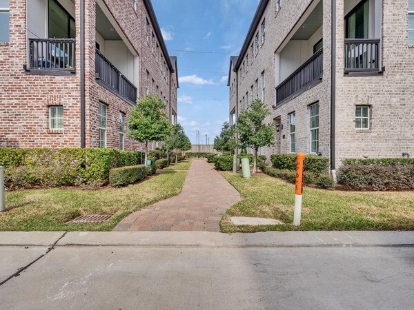 Building Photo - 8744 Park Kolbe Ln