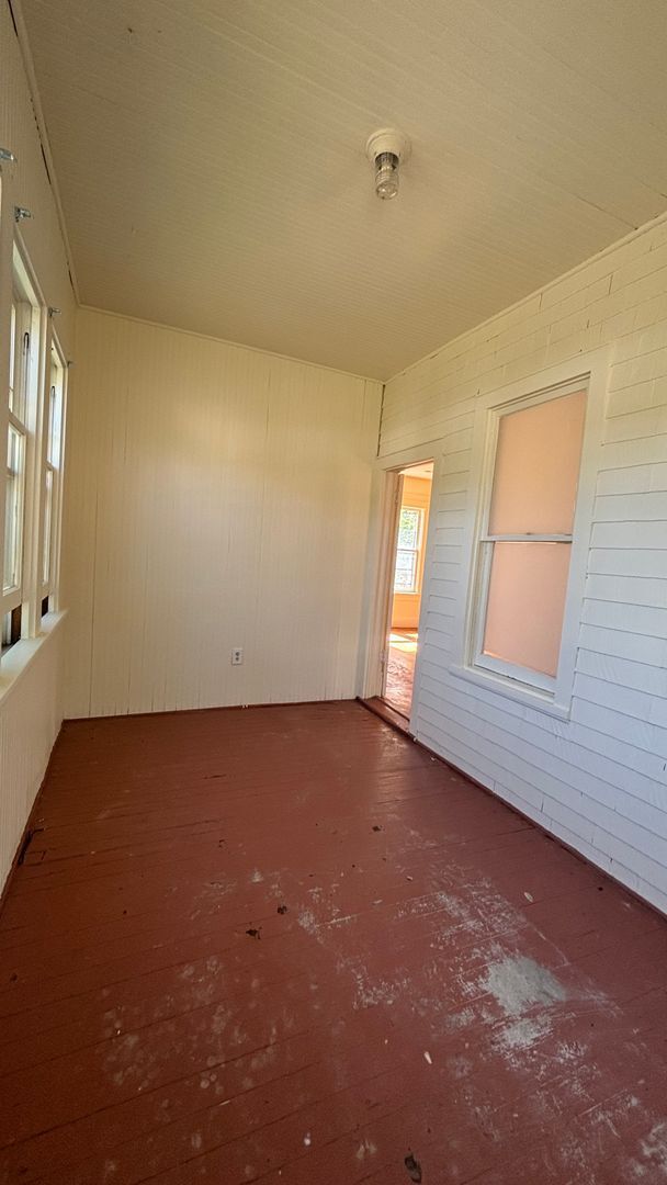 Building Photo - 825 Midland Ave