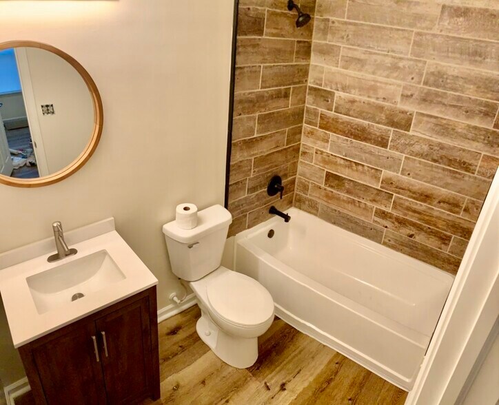 Building Photo - 3230 Monterey Dr