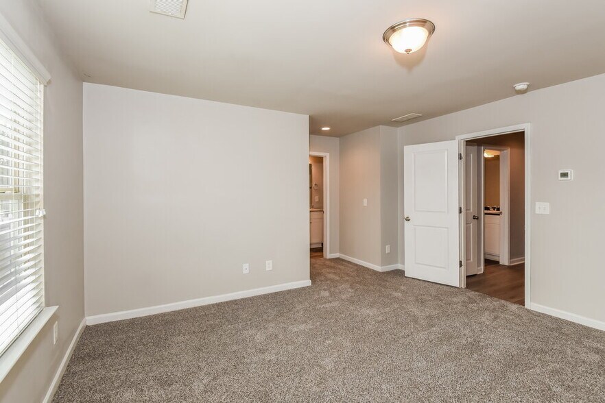 Building Photo - 180 Chandler Trce