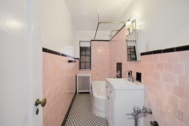Building Photo - 22 Sagamore Rd