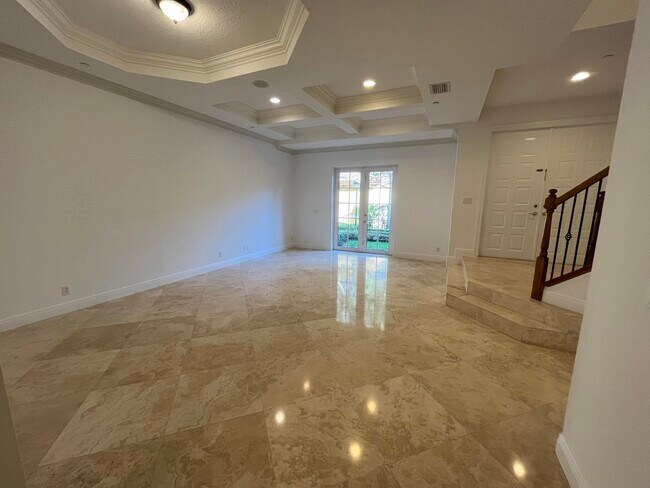 Building Photo - 355 NE 69th Cir