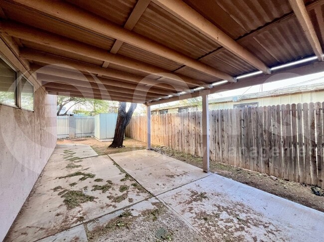 Building Photo - 2705 N Orchard Ave