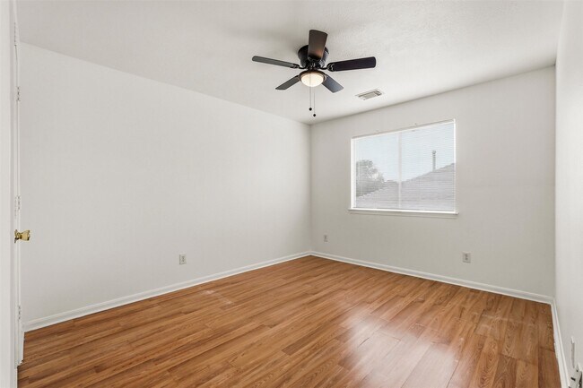 Building Photo - 9322 Eaglewood Glen Tr