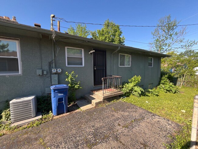 Building Photo - 781-783 S Kellner Rd