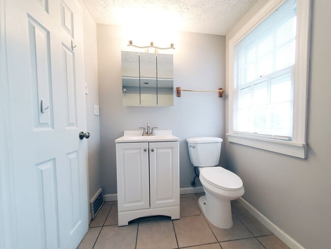 Building Photo - 3 bed - 1.5 Bath Cape Cod for Rent