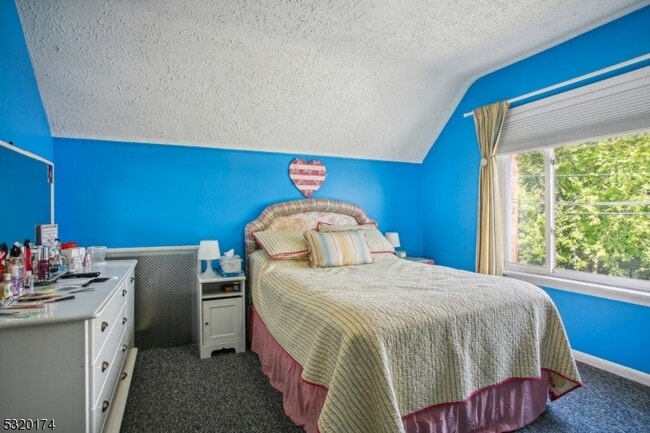 Building Photo - 16 Henry St