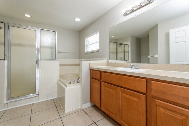 Building Photo - 803 Halifax Dr