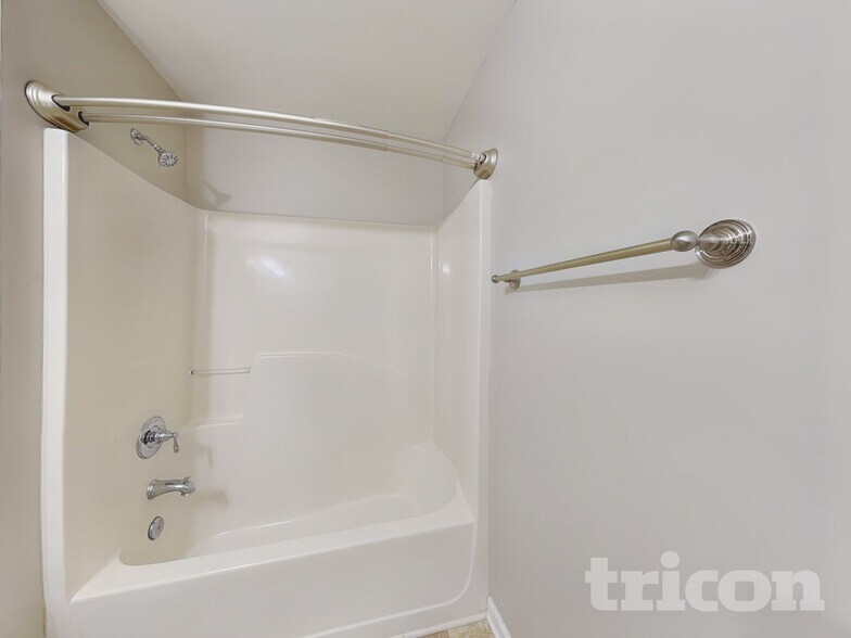 Building Photo - 4053 Laurel Glen Dr