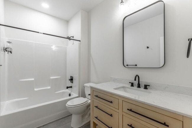 Building Photo - 1124 Garfield St