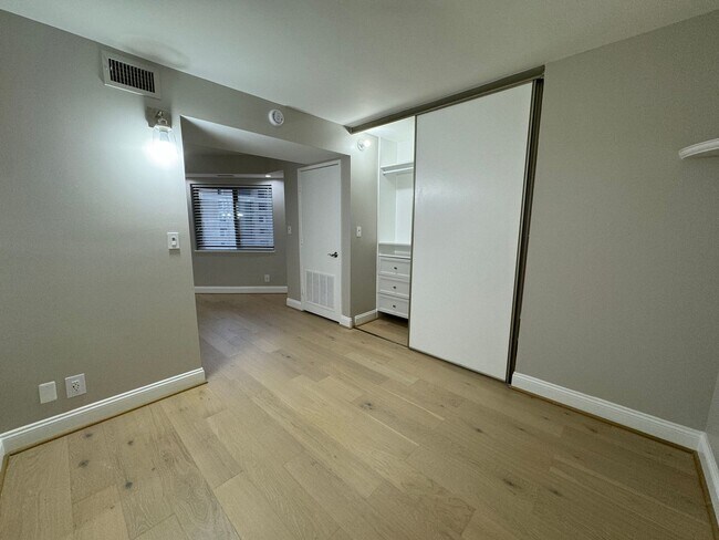 Building Photo - Direct Indoor Access to Ballston Metro with this Luxury 1 Bedroom 1 Bath Condo in Beautiful Alta ...