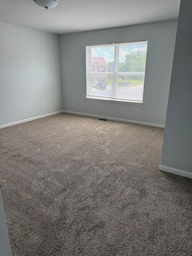 Building Photo - 138 Delano Dr