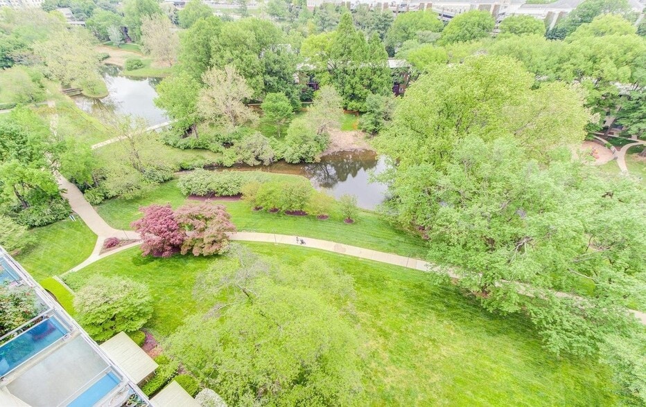 Building Photo - 10201 Grosvenor Pl