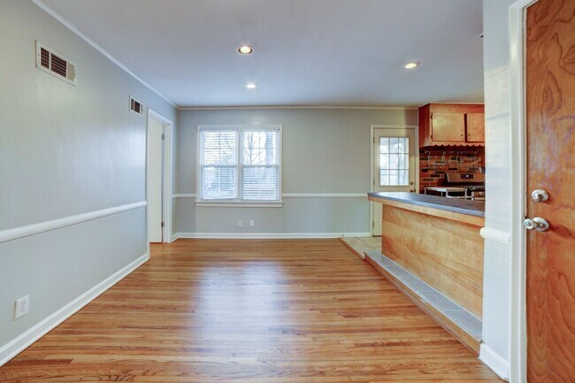 Building Photo - 3 Bed | 1 Bath  | Midtown Tulsa | Early Au...