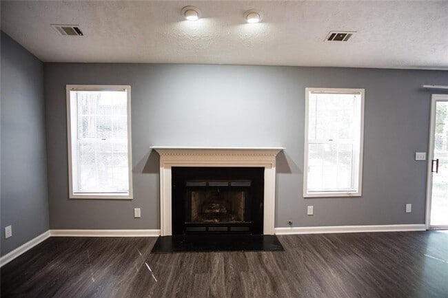 Building Photo - 4885 Streamside Dr