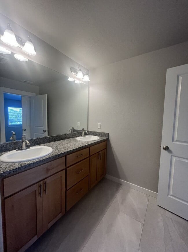 Building Photo - 1835-1837 Lillian St