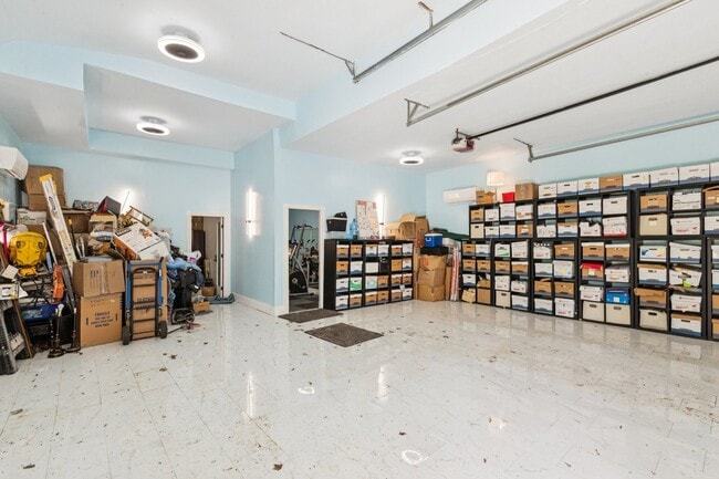 Building Photo - 13115 Maple Rd