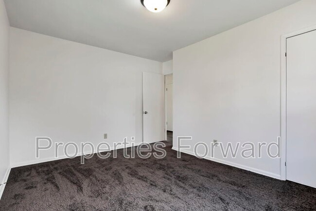 Building Photo - 4379 Maplegrove Dr