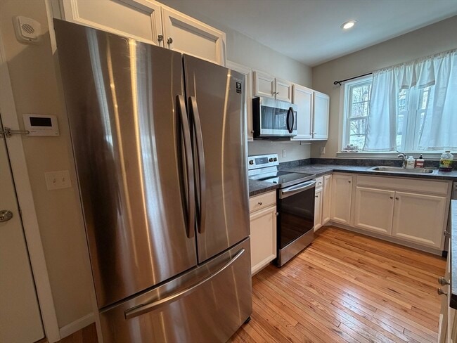 Building Photo - 160 Summer St