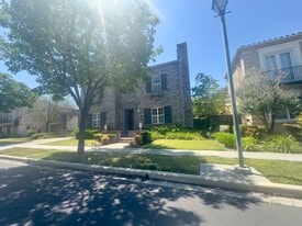 Building Photo - 1049 S Wedgewood Rd