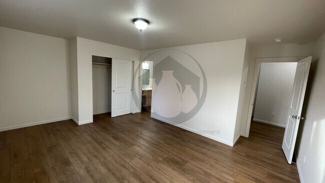 Building Photo - Willamina Duplex