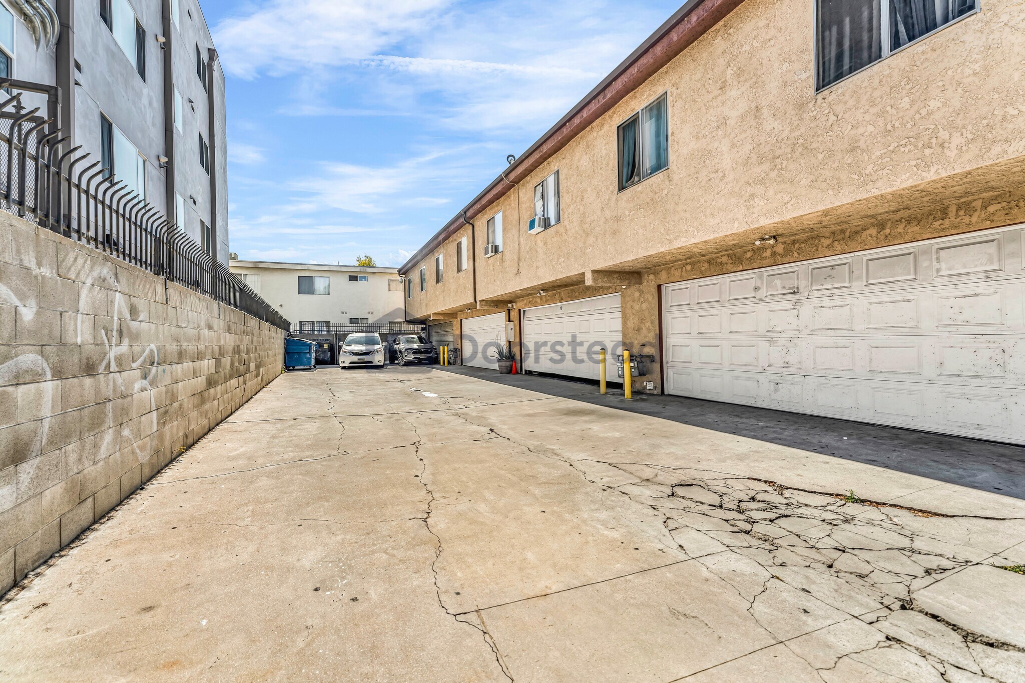 Building Photo - 15555 Nordhoff St