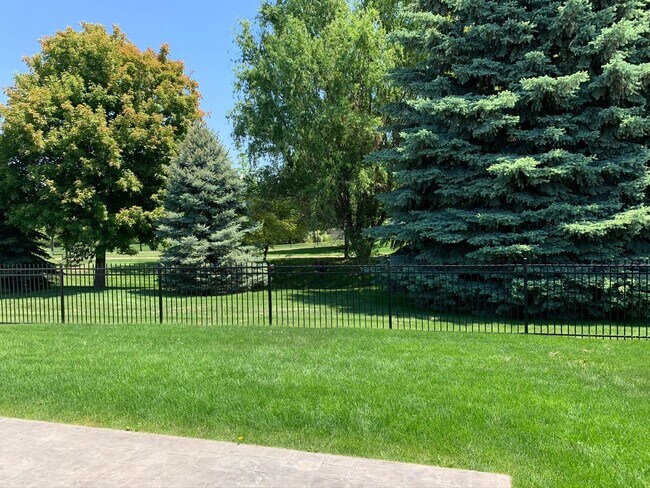 Building Photo - Beautiful 3 bed 2 bath home in the Eaglefi...