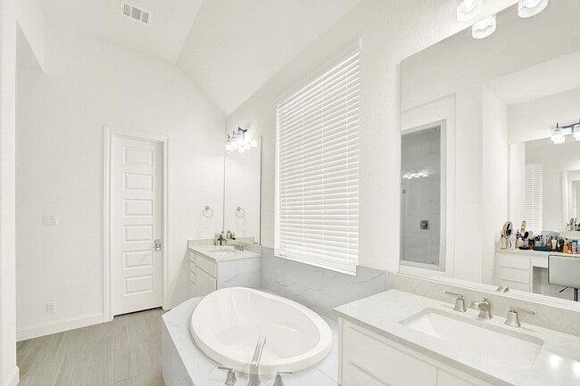 Building Photo - 6826 Hallie Lp