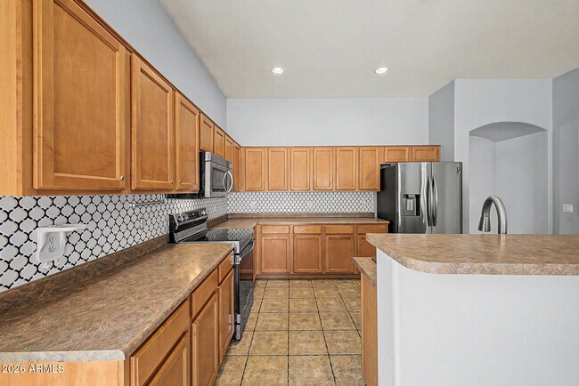 Building Photo - 7233 W Paradise Ln