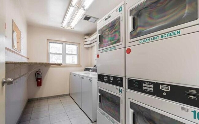 Building Photo - 1111 River Rd