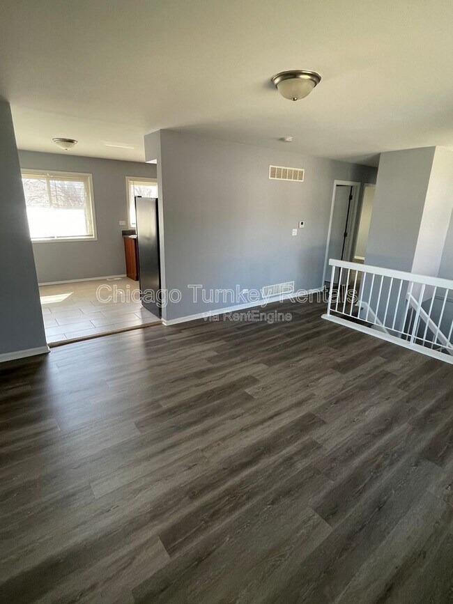 Building Photo - 5663 Allemong Dr