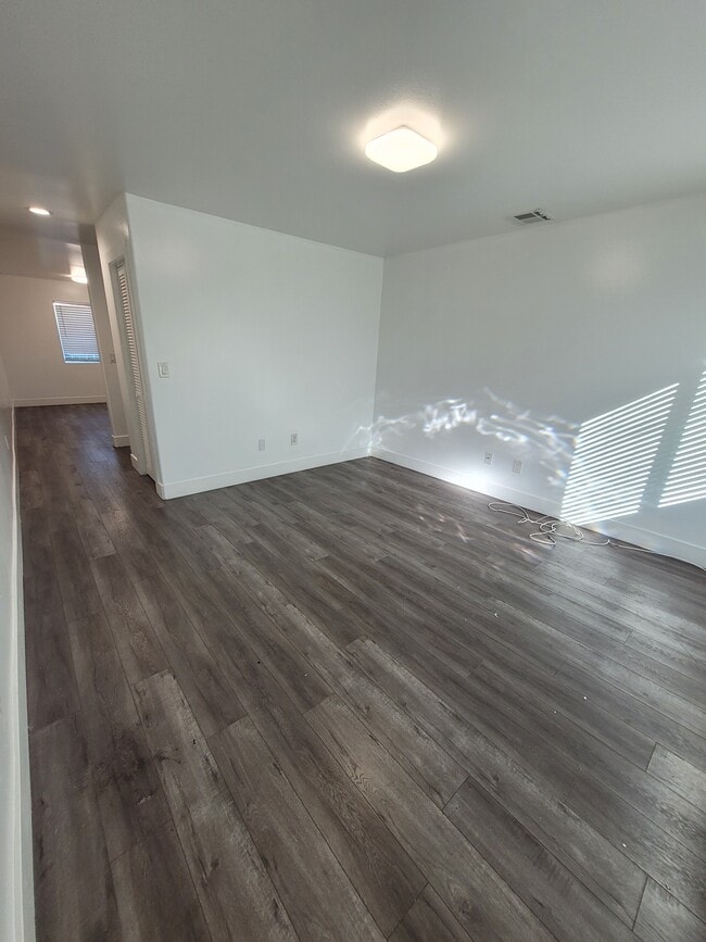 Building Photo - 25207 Frampton Ave