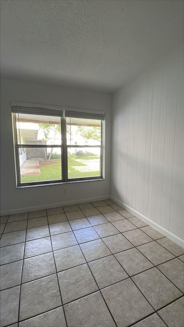 Building Photo - 140 NW 40th St