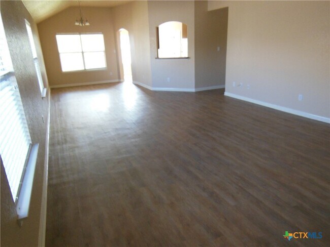 Building Photo - 455 Roadrunner Ave