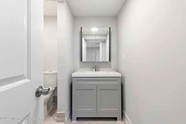 Building Photo - 2 Middlesex Rd