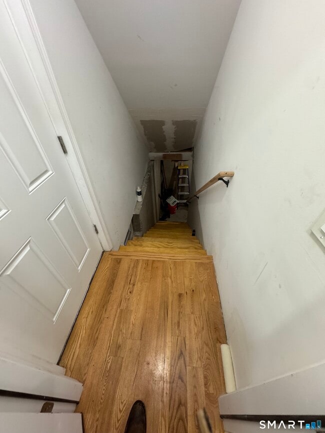 Building Photo - 695 Shelton St